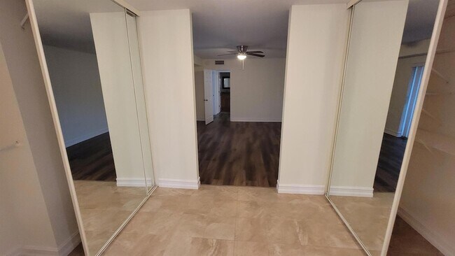 Building Photo - 606 6th Ln