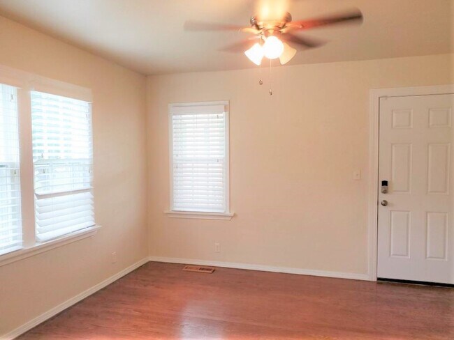 Building Photo - AMAZING 5 BED, 2 BATH MILLERS ADDITION NW OKC