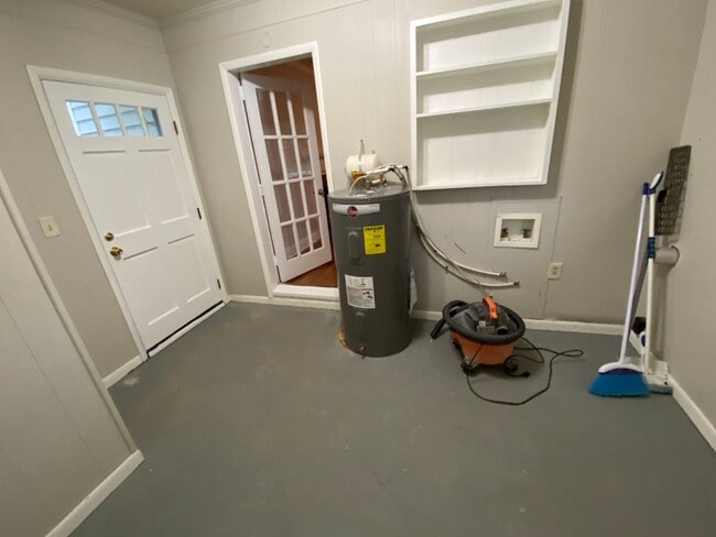 Building Photo - Charming 3 bedroom home in the heart of do...