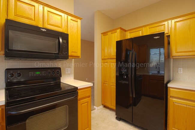 Building Photo - $1,022.50 Off Deposit! Pet Friendly, Spaci...