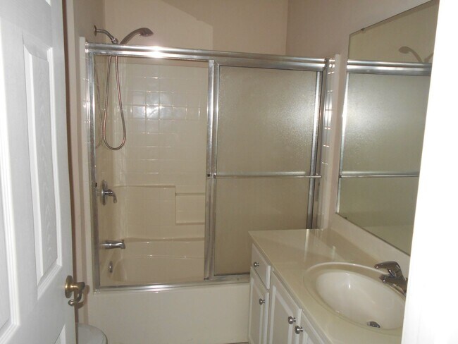 Building Photo - 3 bedroom, 2 bath condo in The Fountains