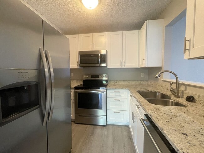 Building Photo - 1797 Bennigan Dr