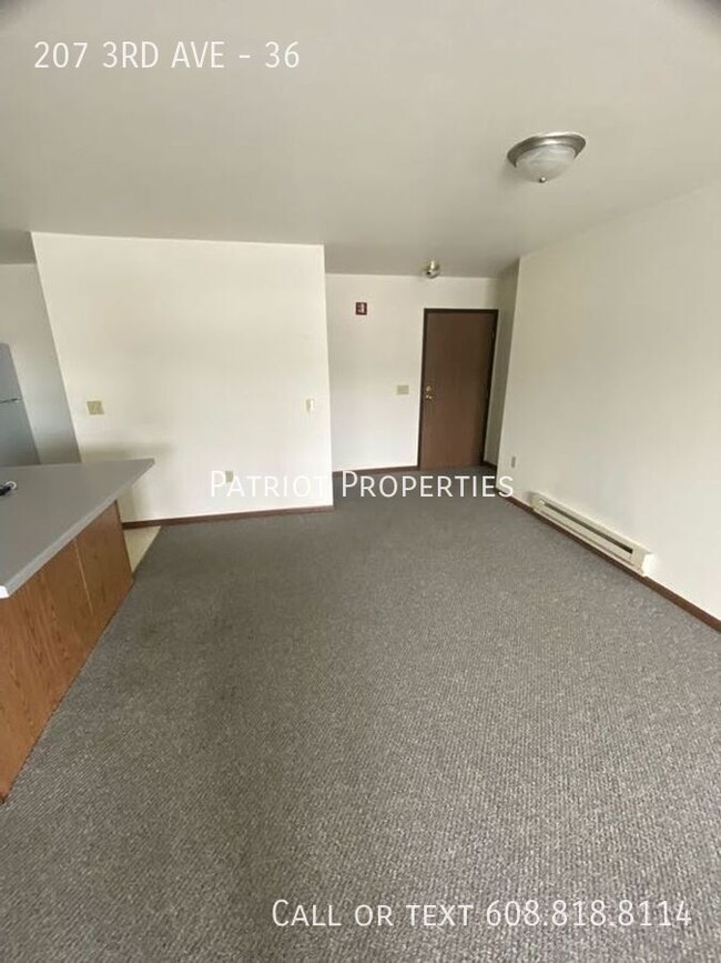 Building Photo - 2 bed/1 bath apartment in Monroe!