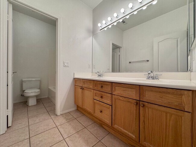 Building Photo - Murrieta Home with 6 Bedrooms plus a Bonus...