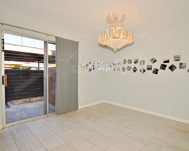 Building Photo - 2230 N Indian Canyon Dr