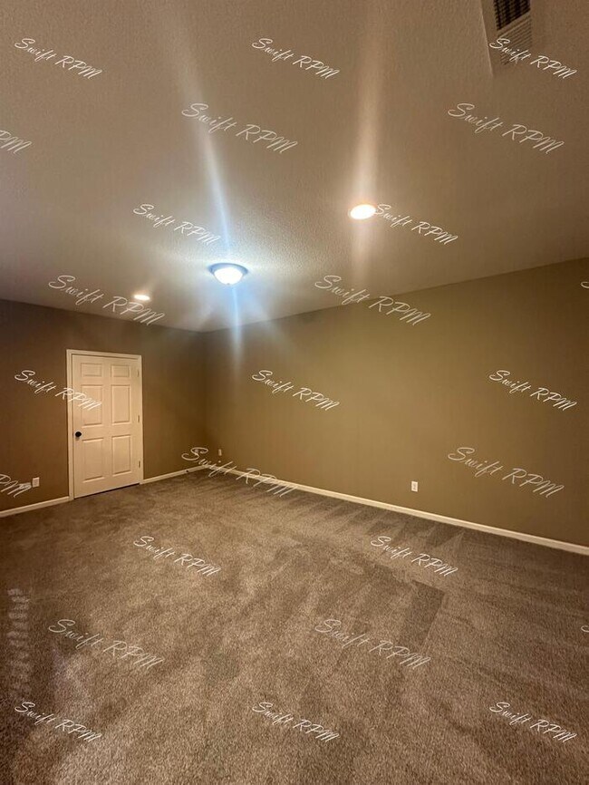 Building Photo - 9030 Meadow View Dr