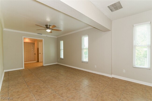 Building Photo - 1045 Albany Ave