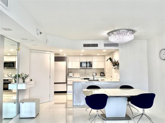 Building Photo - 17201 Collins Ave