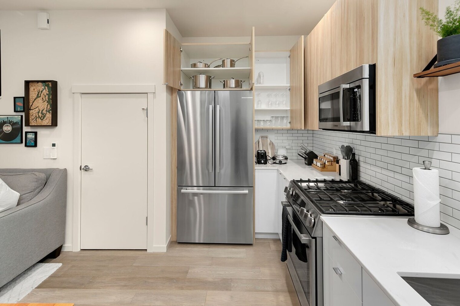 Building Photo - 319 Malden Ave E