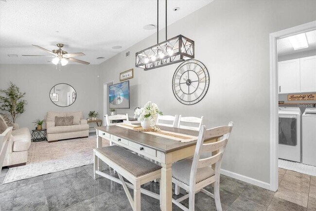 Building Photo - 3627 Ocita Dr