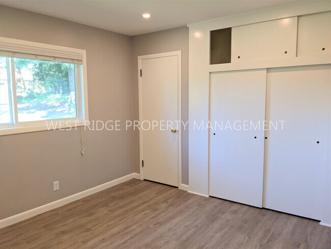 Building Photo - 4625 SW Pendleton St