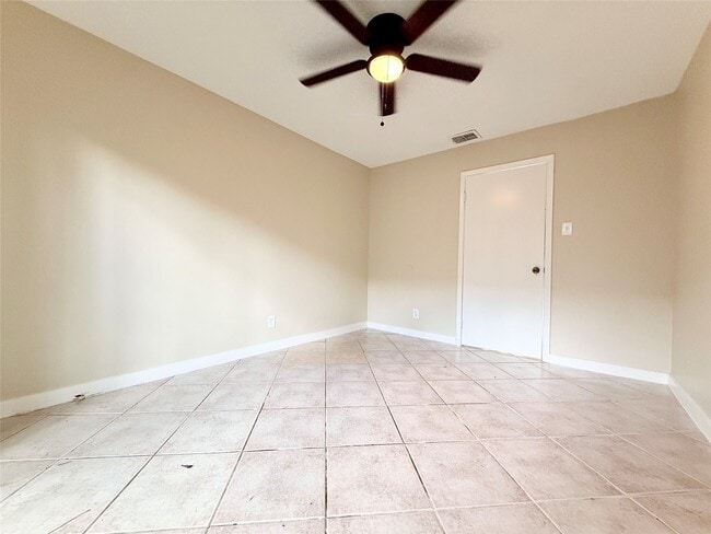 Building Photo - 11530 Bellerive Dr