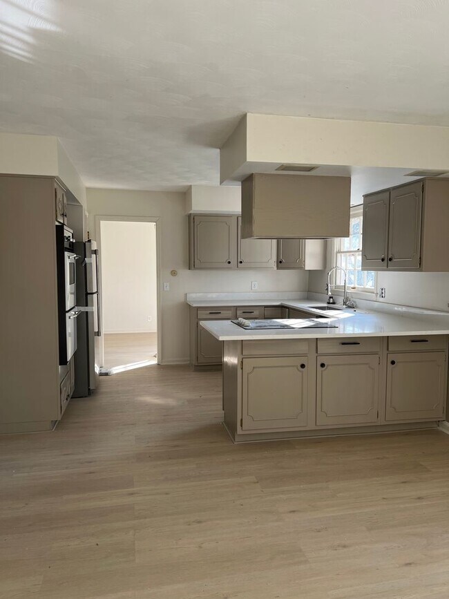 Building Photo - West Lafayette Home, Fenced Backyard, Attached 2 Car Garage, Stainless Appliances, Full Basement