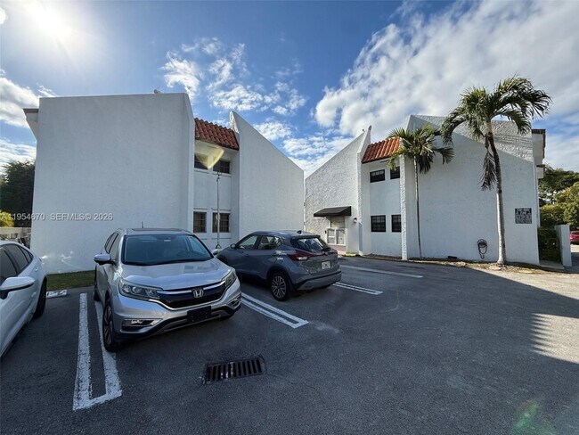 Building Photo - 1990 Brickell Ave