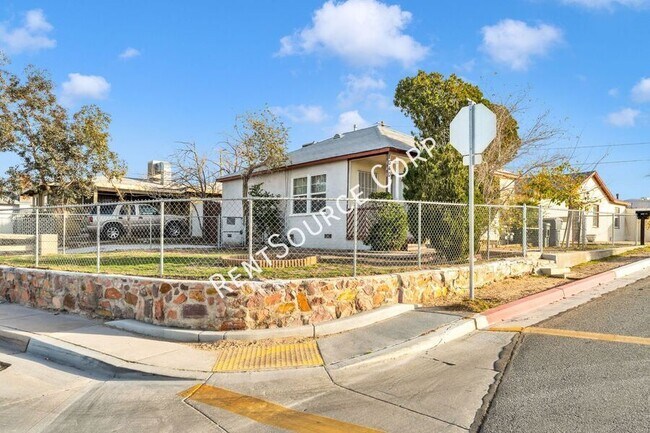 Building Photo - 1040 Flora St