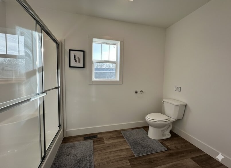 Building Photo - 7 Rainier St N