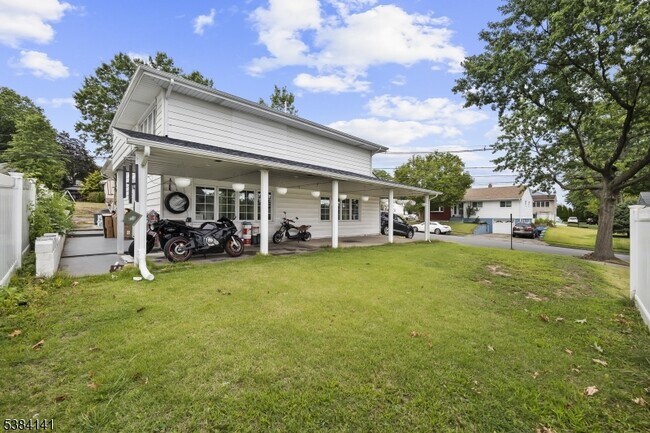 Building Photo - 231 Starmond Ave