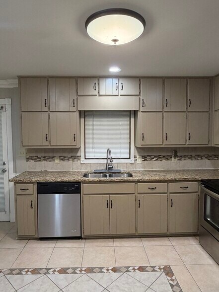 Building Photo - 265 Fairfield Cir