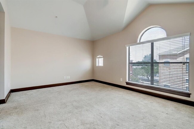 Building Photo - 8715 Meadowcroft Dr