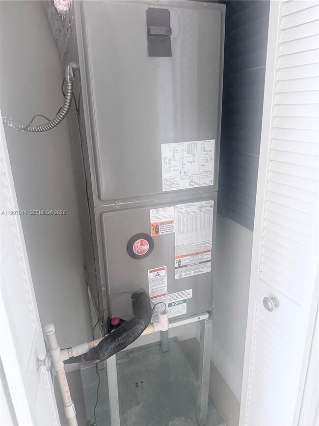 Building Photo - 49 Majorca Ave