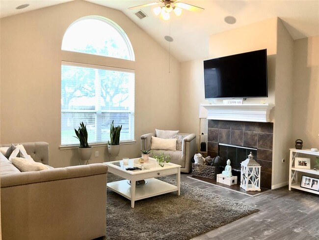Building Photo - 6111 Summerfield Glade Ln