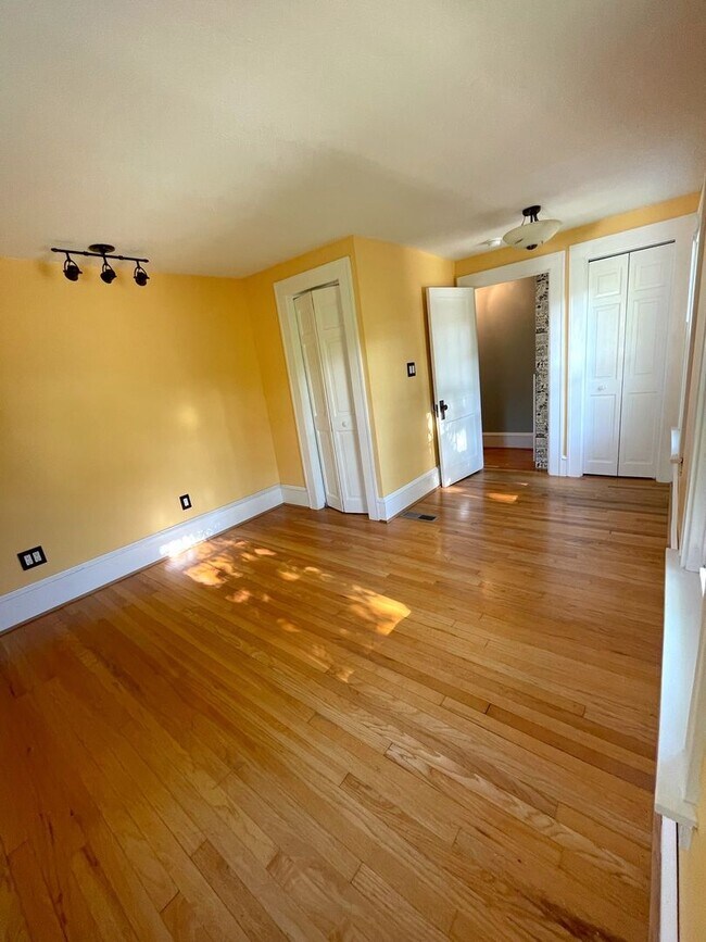 Building Photo - Spacious 3-Bedroom Near U-M Athletic Campus with Parking + Yard