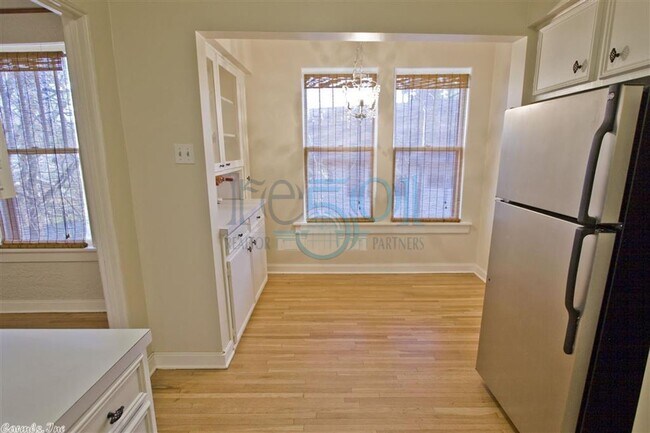 Building Photo - 1315 Kavanaugh Blvd