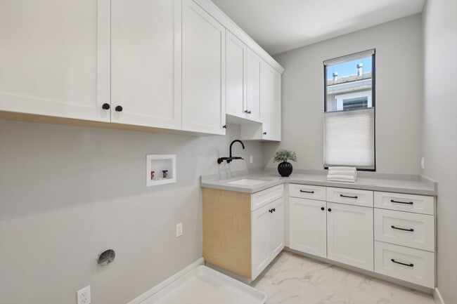 Building Photo - 2936 Copley Ave