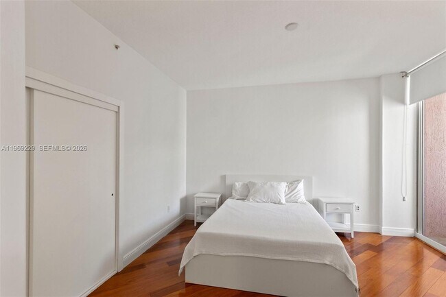 Building Photo - 749 Crandon Blvd