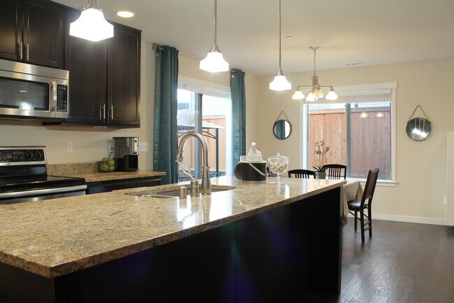 Building Photo - Beautiful DuPont 3 bedroom + Loft + Den Home
