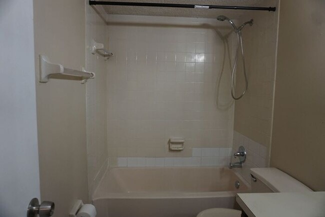 Building Photo - 2/2 Bedroom Townhome on Westside near NAS