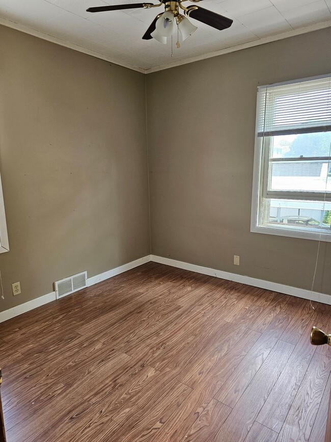 Building Photo - 2 Bed 1 Bath Single Family Home in Wisconsin Rapids