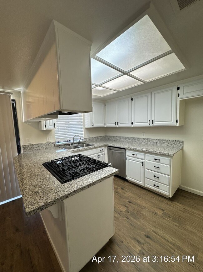Building Photo - 3103