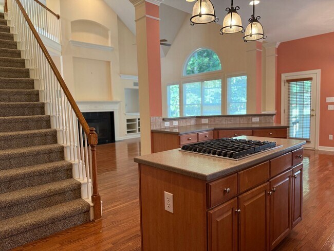 Building Photo - Stunning, Elegant Residence in Chapel Hill...
