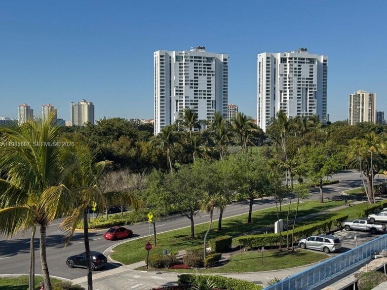 Building Photo - 3675 N Country Club Dr
