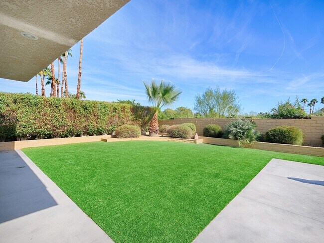 Building Photo - 48600 Shady View Dr