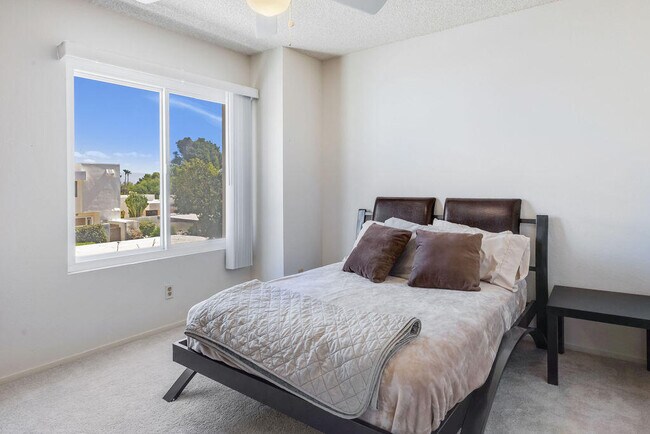 Building Photo - 48728 Desert Flower Dr