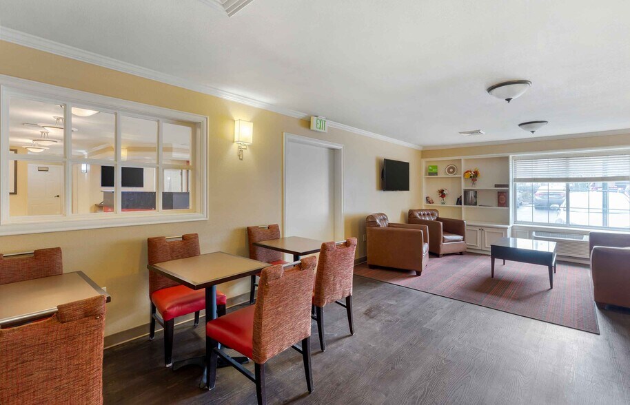 Building Photo - Furnished Studio-St. Louis - Westport - Central