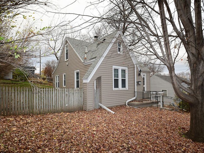 Building Photo - 2108 S 46th St