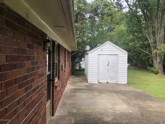 Building Photo - 9616 Elm Lake Dr