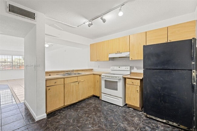 Building Photo - 4045 NW 19th St
