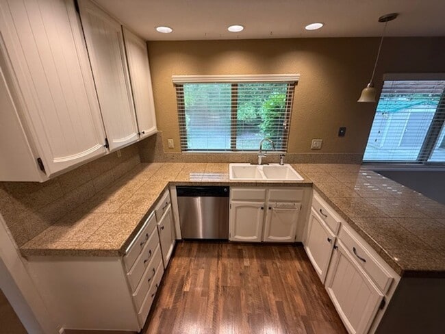Building Photo - OPEN HOUSE this Wednesday 5pm-6:30pm - Private Redwood Setting | 4BR Home with Family Room, Bar &...