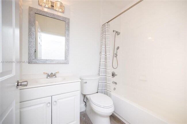 Building Photo - 2532 SE 15th Ct