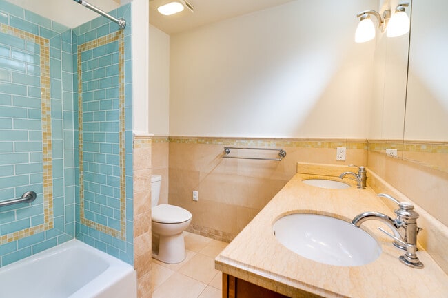 Main Bath Up - 1466 14th Ave