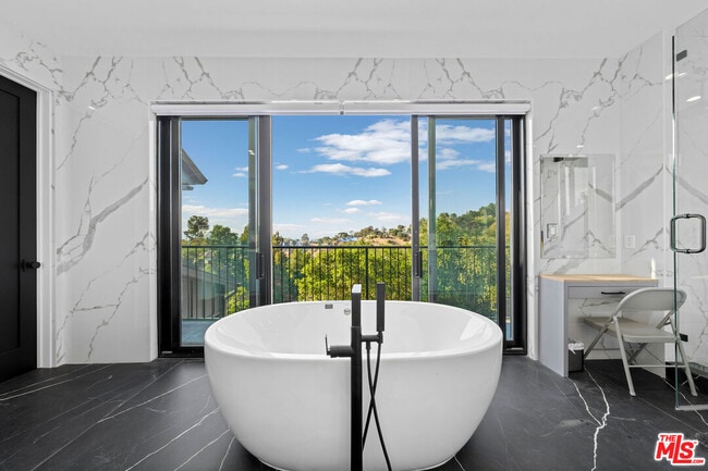 Building Photo - 3140 Coldwater Canyon Ave