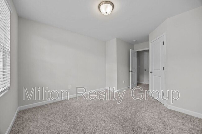 Building Photo - 63 Village Edge Dr