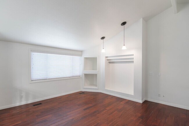 Building Photo - Charming 3-Bedroom Home with Spacious Fenced Yard in Prime Location