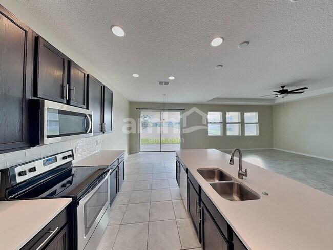 Building Photo - 1813 Henley St