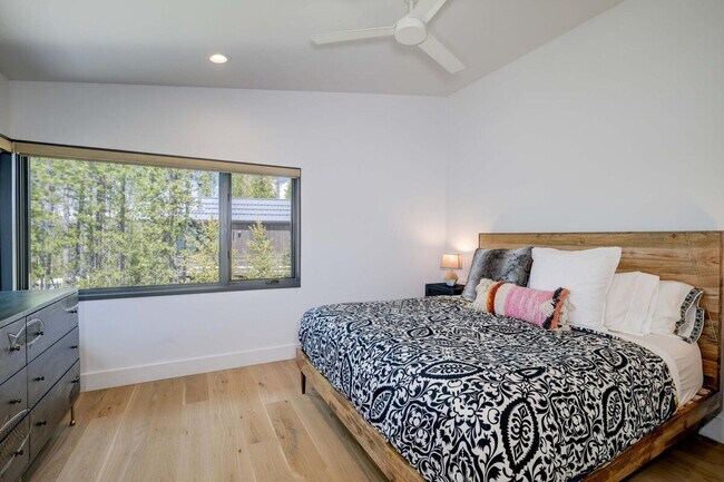 Building Photo - 15 Lakewood Dr