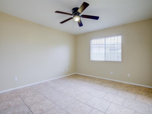 Building Photo - 2 Bedroom 2 Bath Single Story